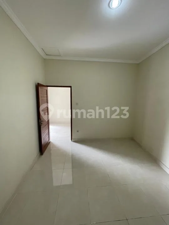 Rumah 2 Kamar di Btn Tropical Sanur, Tangtu, Lebar Jalan Depan 5 Meter, Lokasi Strategis Dekat dengan Pantai - Image 3 of 4