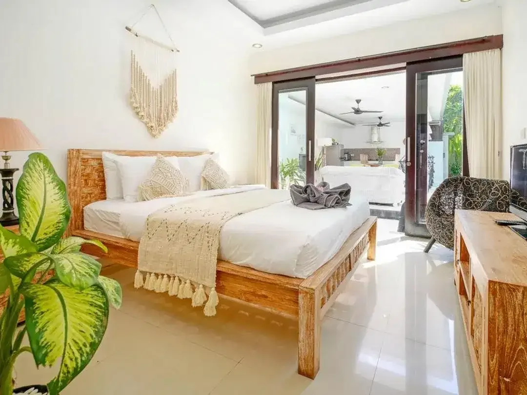 Di Sewakan Villa 3 Bedroom - Lokasi Batu Belig - Seminyak - Image 3 of 5
