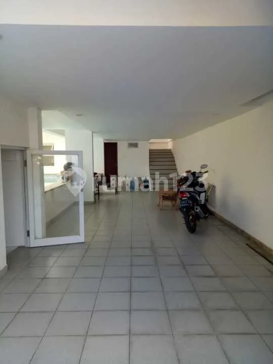 Rumah 3 Br Size 320 Sqm : Dekat Pusat Renon dengan Private Pool - Image 2 of 4