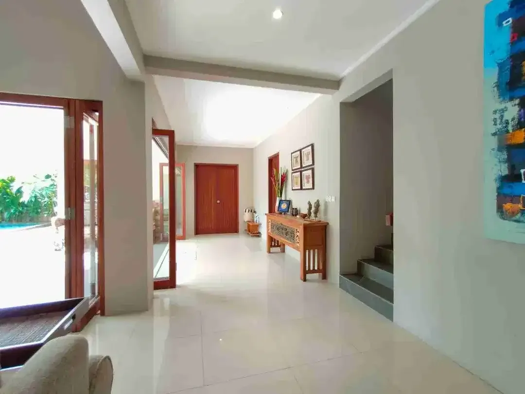 Villa Mewah Jalan Kaki ke Pantai Seminyak Bali - Image 2 of 10