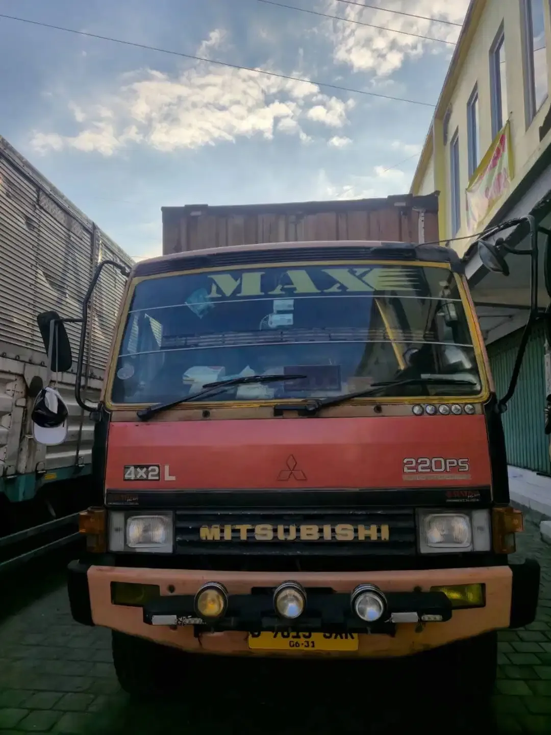 Dijual Mitsubishi Fuso FM 517 HL Tahun 2011 - Image 1 of 4