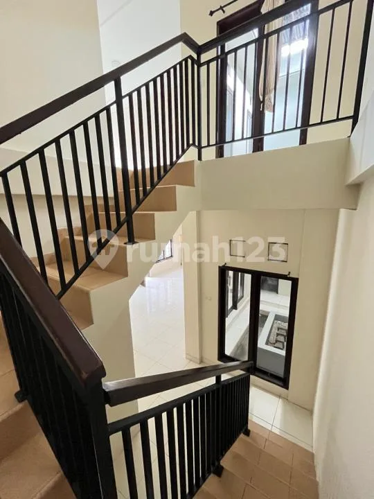 [Disewakan] Luxury Living di Jantung Kerobokan - Rumah Modern 2 Lantai di Jl. Raya Semer - Image 4 of 4
