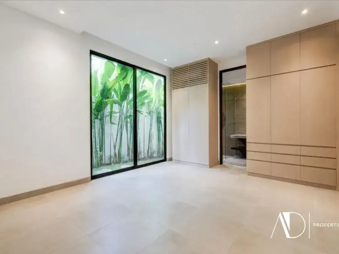 LEASEHOLD | CONTEMPORARY TROPICAL VILLA WITH PRIVATE POOL IN CANGGU - Image 8 of 10