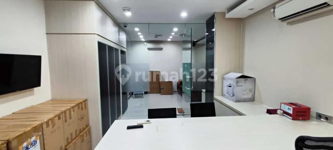 Ruko Strategis Fully Furnished dan Terawat di Jalan Utama Denpasar Barat - Image 4 of 4