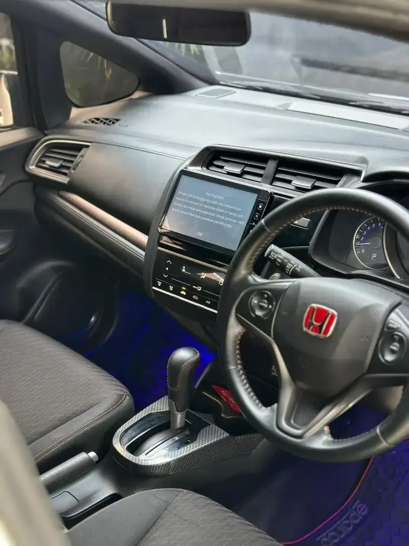 JAZZ RS 2018 FACELIFT MATIC LOW KM - Image 6 of 10
