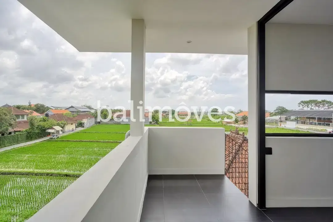 Modern Villa Empat Kamar Tidur Di Kerobokan - Image 3 of 10