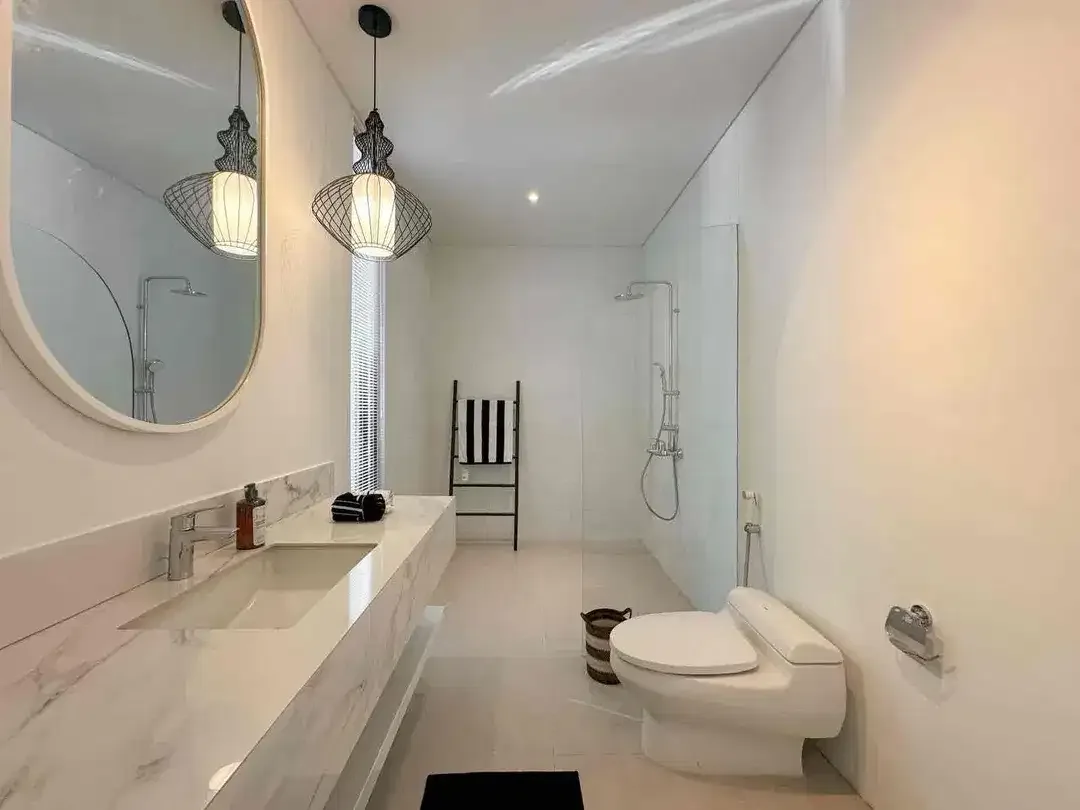 4 BEDROOMS LUXURY  MEDITTERANEAN  STYLE PRIME AND STRATEGIC LOCATION AT BERAWA CANGGU - Image 7 of 10