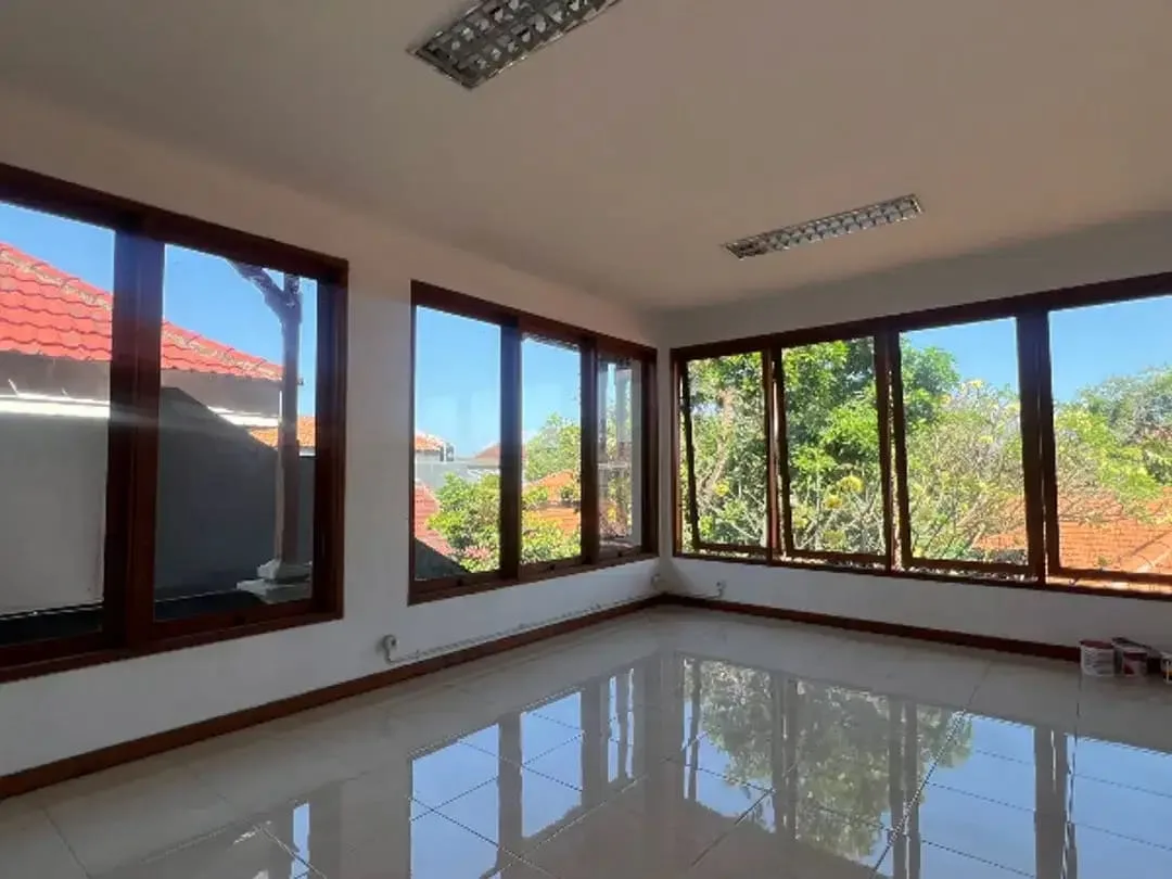 RUMAH LOKASI STRATEGIS TENGAH KOTA DI RAYA PUPUTAN RENON DENPASAR - Image 6 of 9