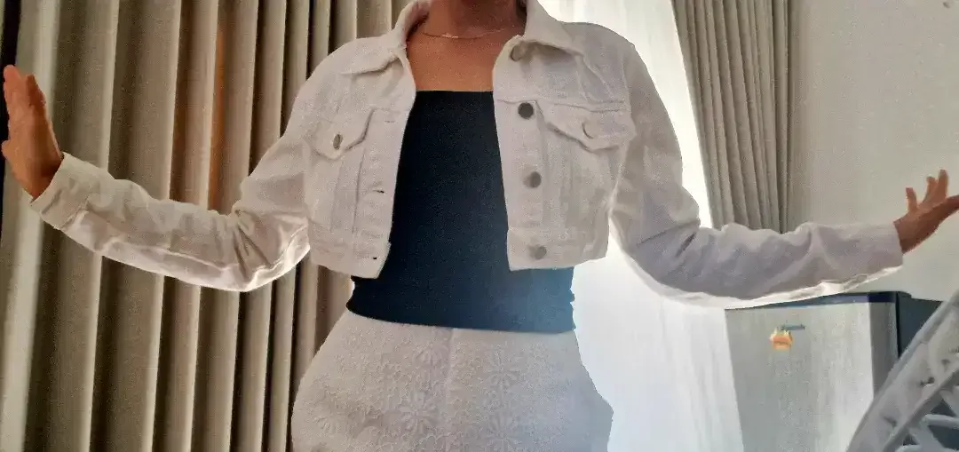 Crop jeans putih shein size xz - Image 1 of 3