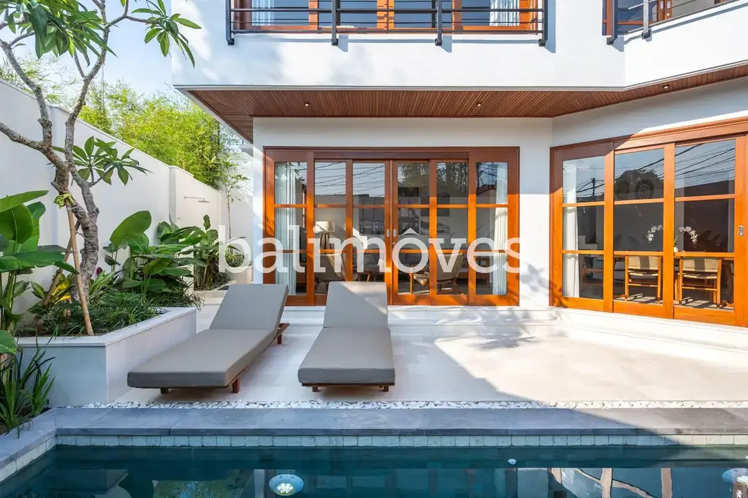Vila Tiga Kamar Tidur Cantik Yang Strategis Di Tepi Pantai Sanur - Image 2 of 10