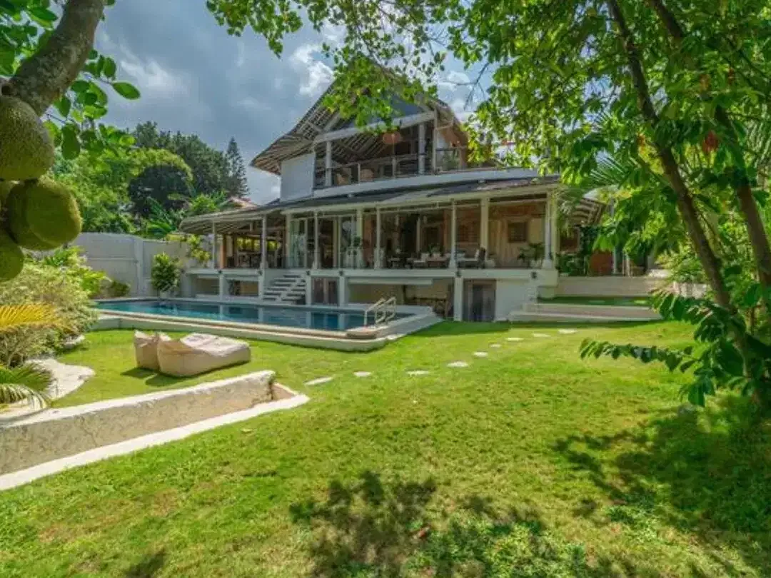 Leasehold - Spacious 6-Bedroom Villa in Batu Bolong, Canggu - Image 1 of 10