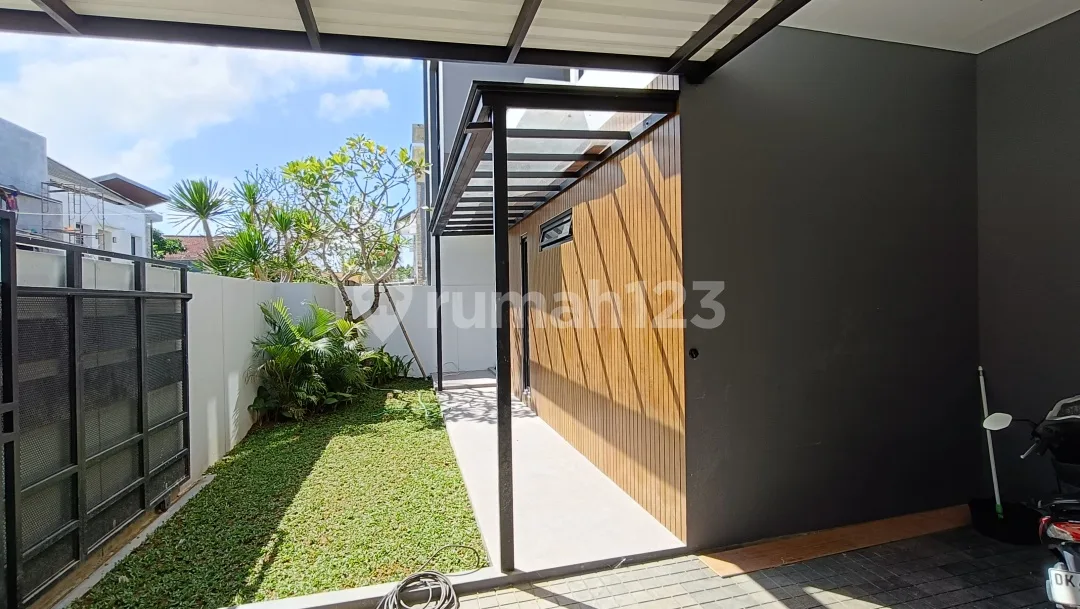 Rumah Baru Furnished Dikawasan Perumahan Elit Taman Mumbul Nusa 2 - Image 1 of 4