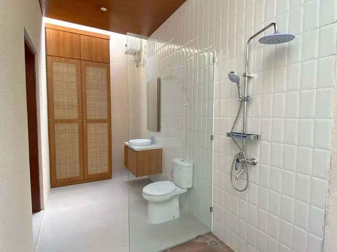 Freehold Tropical Minimalist Villa dengan Akses Jalan 12 Meter di Kawasan Elite Nusa Dua - Image 4 of 10