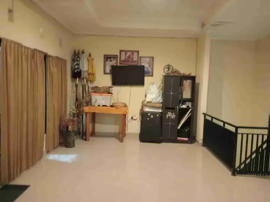 Dijual rumah lantai 2 scond lokasi dalung pengilian padonan dekat Canggu - Image 2 of 9