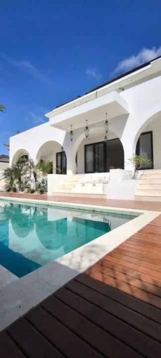 Brand New Villa Berawa Canggu Bali 5 Menit ke Pantai - Image 1 of 4