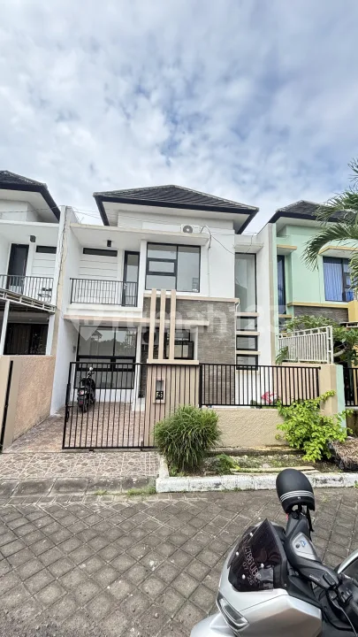 Rumah Baru Direnovasi 2 Lantai Kosongan Dalam Cluster di Nusa Dua - Image 1 of 4