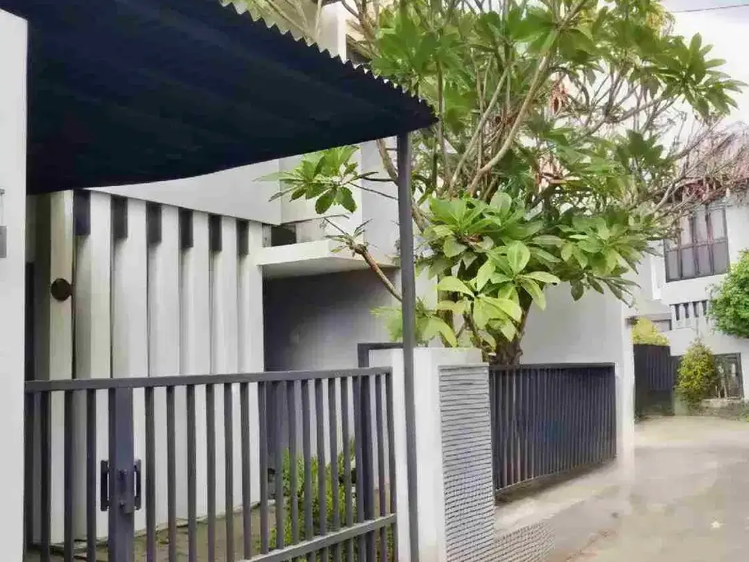 Rumah Nyaman One Gate di Batubidak Kerobokan - Image 1 of 10
