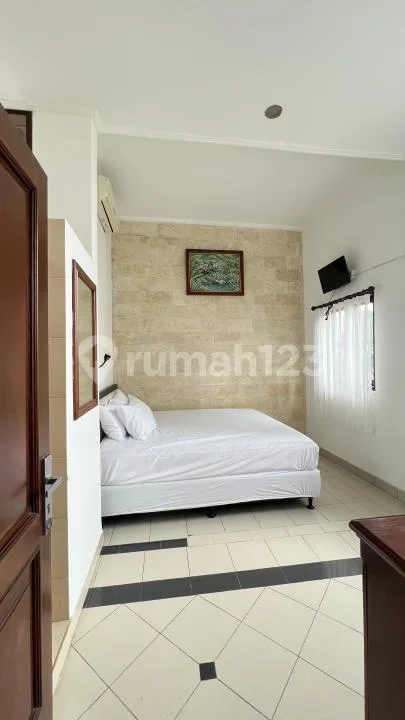 Jual Rumah Murah Buc Sekali Bagus Cantik Luas Terawat Siap Huni Full Furnished Langka Hook SHM IMB Lengkap di Puri Gading - Image 2 of 4