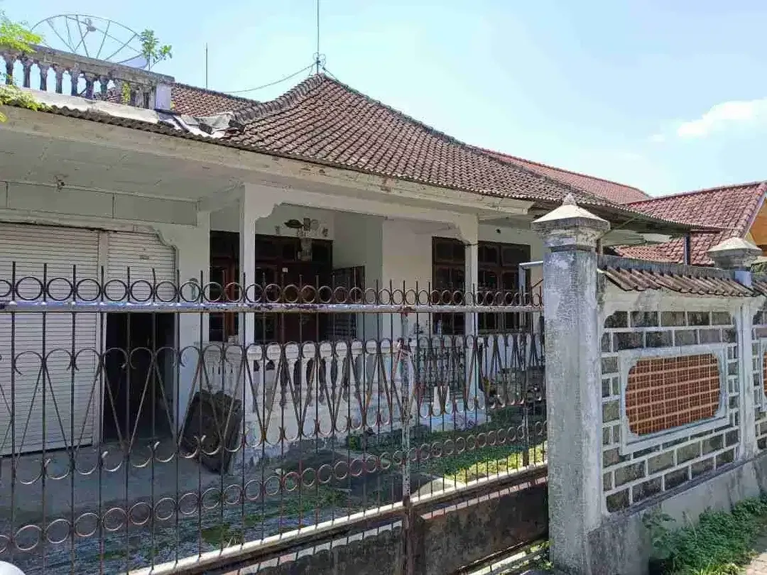 Tanah Bonus Rumah Lama Strategis Imam Bonjol Utara - Image 1 of 10