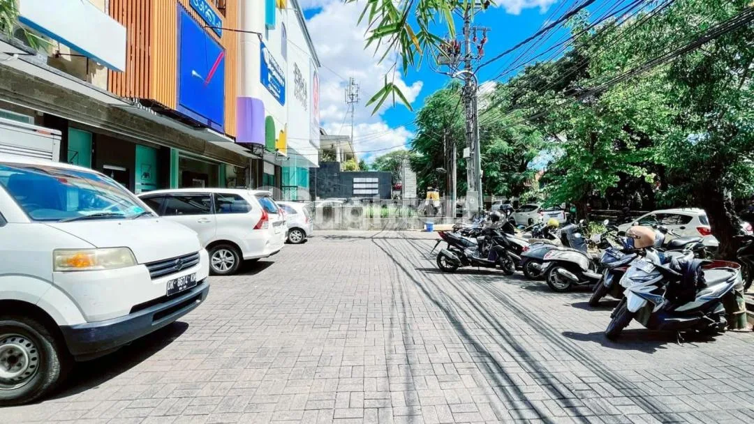 Ruko 3 Lantai Dijual - Jl. Raya Puputan Renon - Image 2 of 4