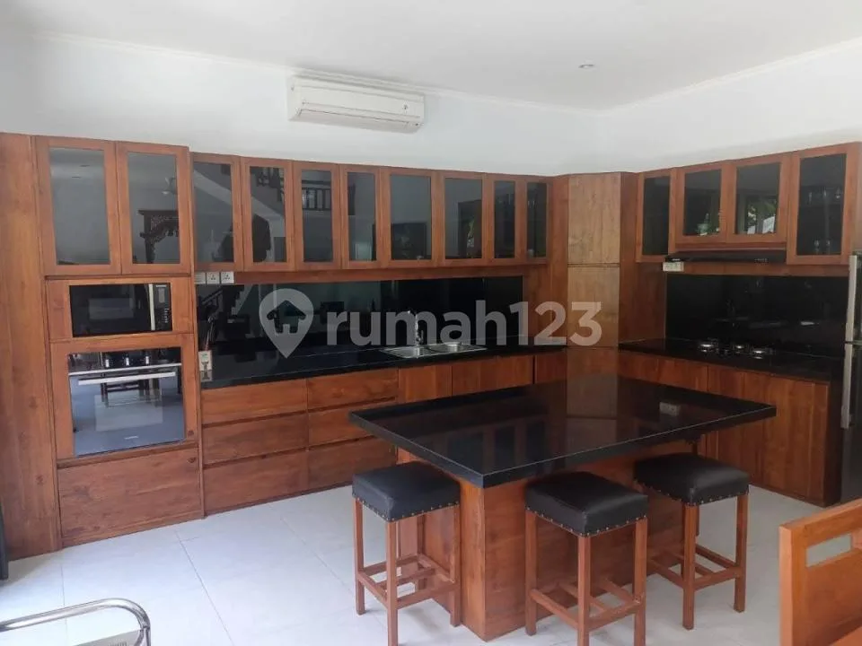 Villa Kawasan Elit Dekat Pantai Sanur dan Icon Mall Bali di Sanur - Image 3 of 4