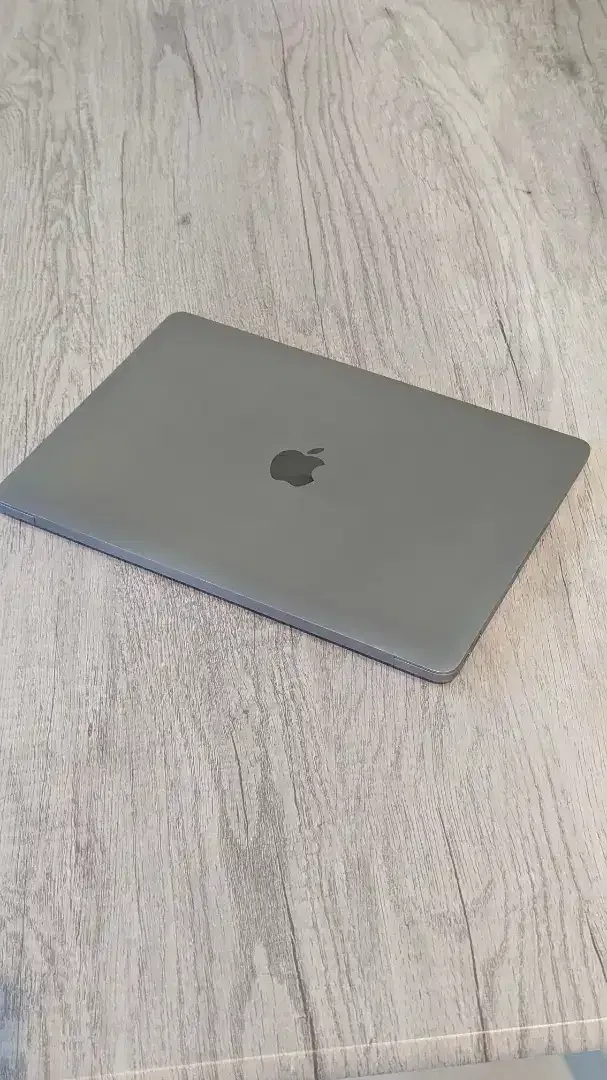 MACBOOK AIR 2019 - Image 8 of 9
