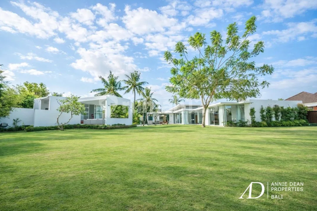 Freehold | Luxury Family Villa With Large Garden In Babakan, Canggu - Image 2 of 4