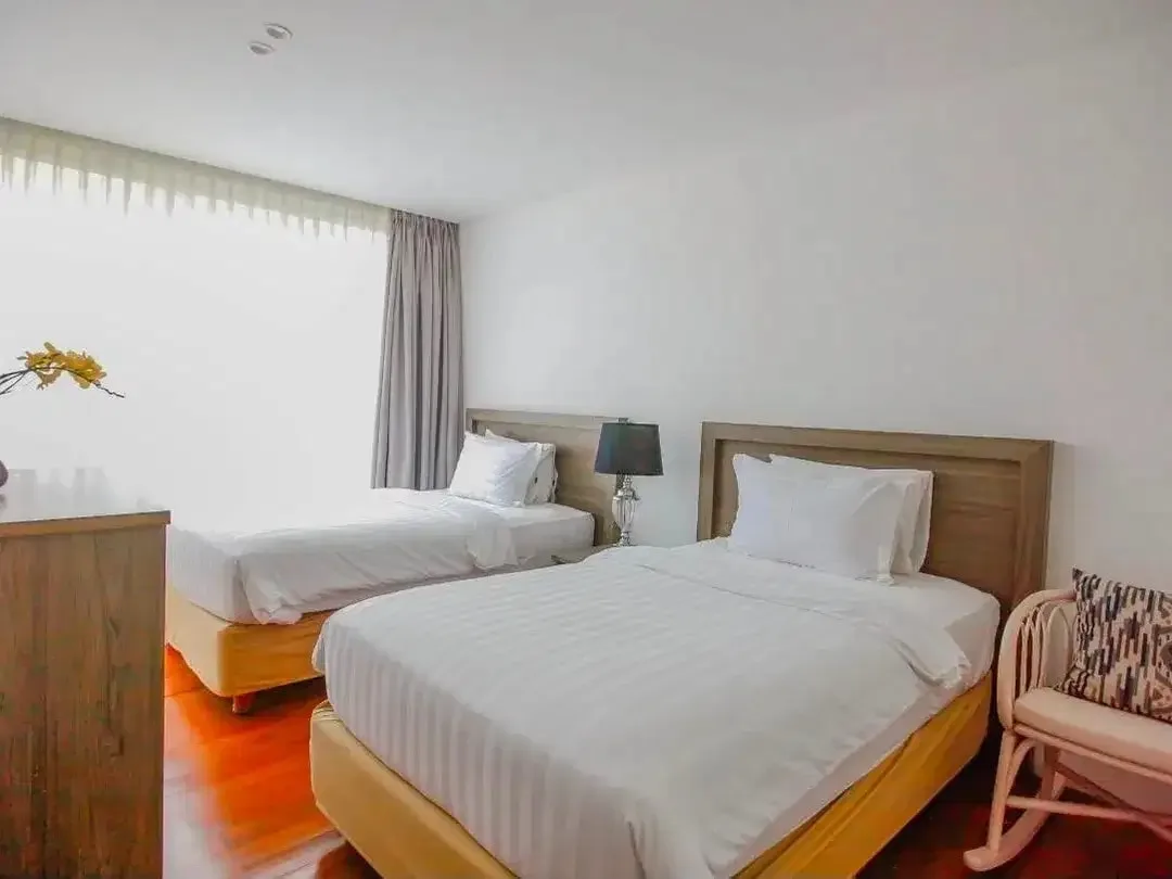 Luxury Villa Prime Location Berawa Canggu Freehold - Image 5 of 10