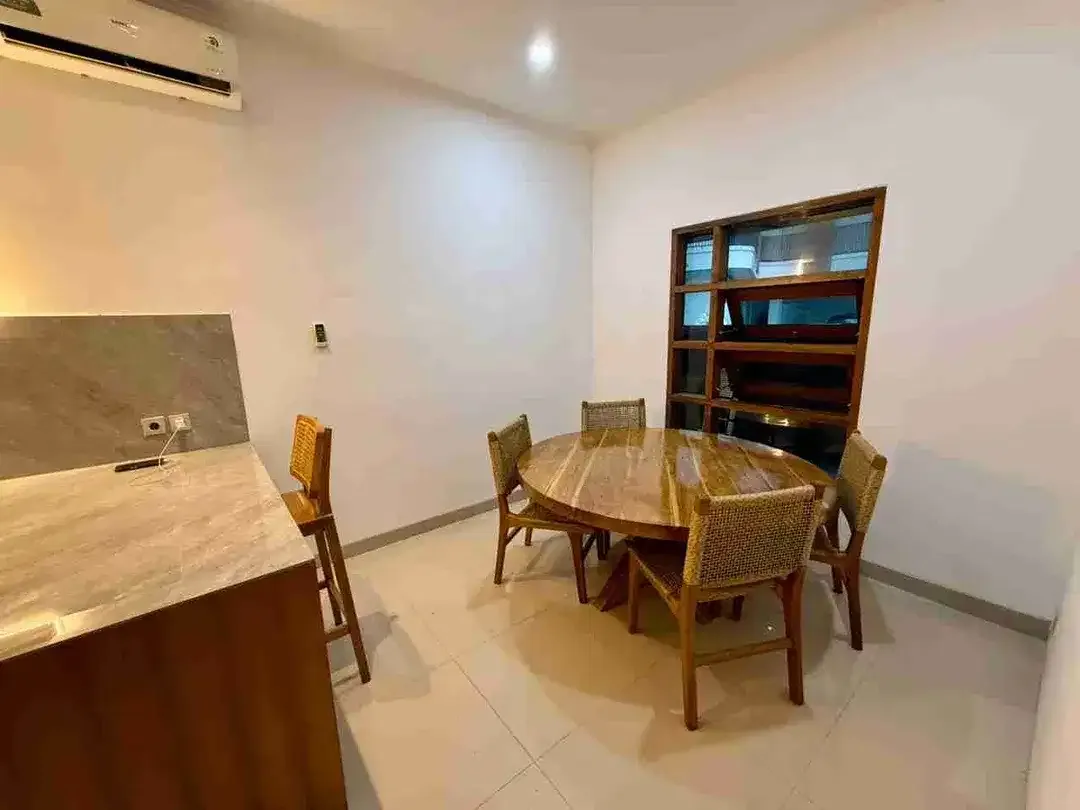 DISEWAKAN RUMAH MODERN MINIMALIS 2 LANTAI DALAM CLUSTER ONE GATE SYSTEM DI JIMBARAN AREA - Image 5 of 10
