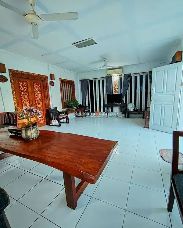 AMS-020.BTR Rumah Mewah 2 Lantai di Kawasan Elit Tukad Musi Renon – 5 Kamar, Halaman Luas & Fasilitas Lengkap! - Image 3 of 10