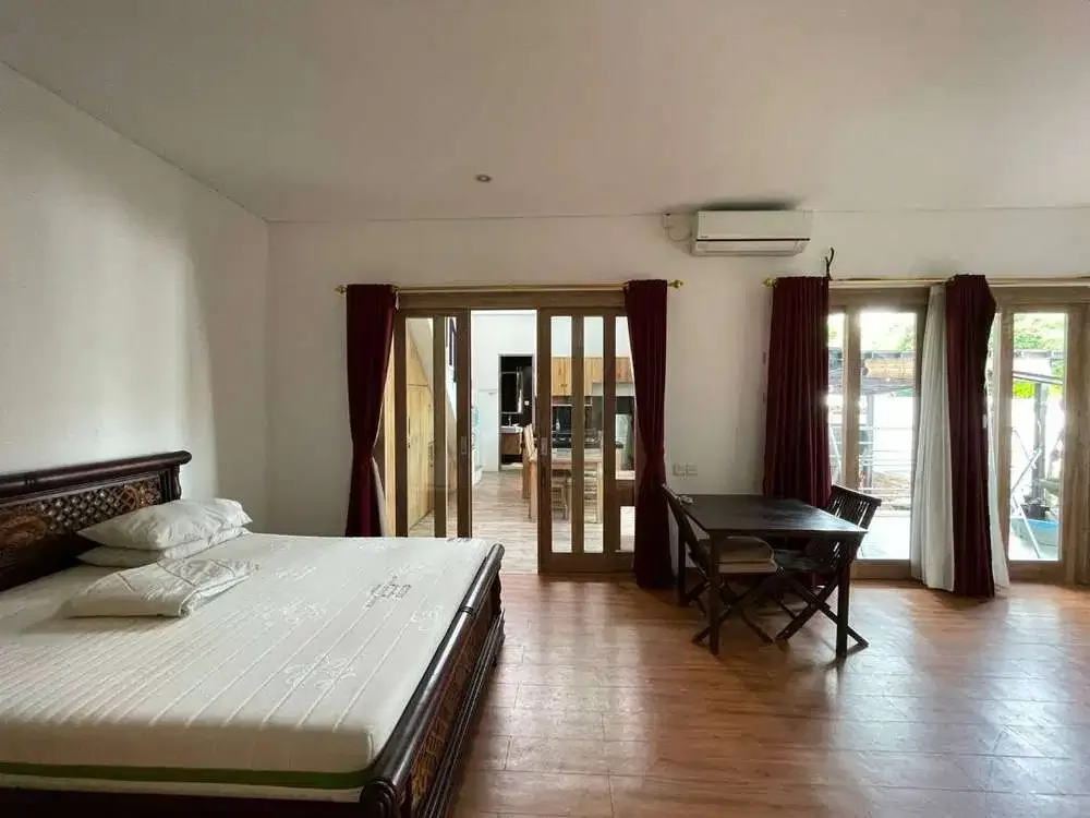 SPACIOUS WESTERN STYLE HOUSE - Image 8 of 10