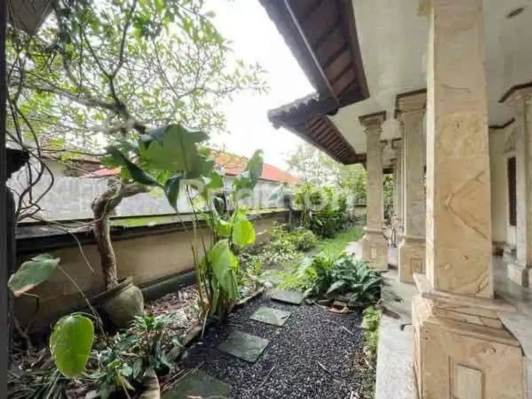 4 BR HOUSE UNFURNISHED IN TUKAD BALIAN ONLY 10 MINUTES TO MERTASARI BEACH SANUR - Image 8 of 8