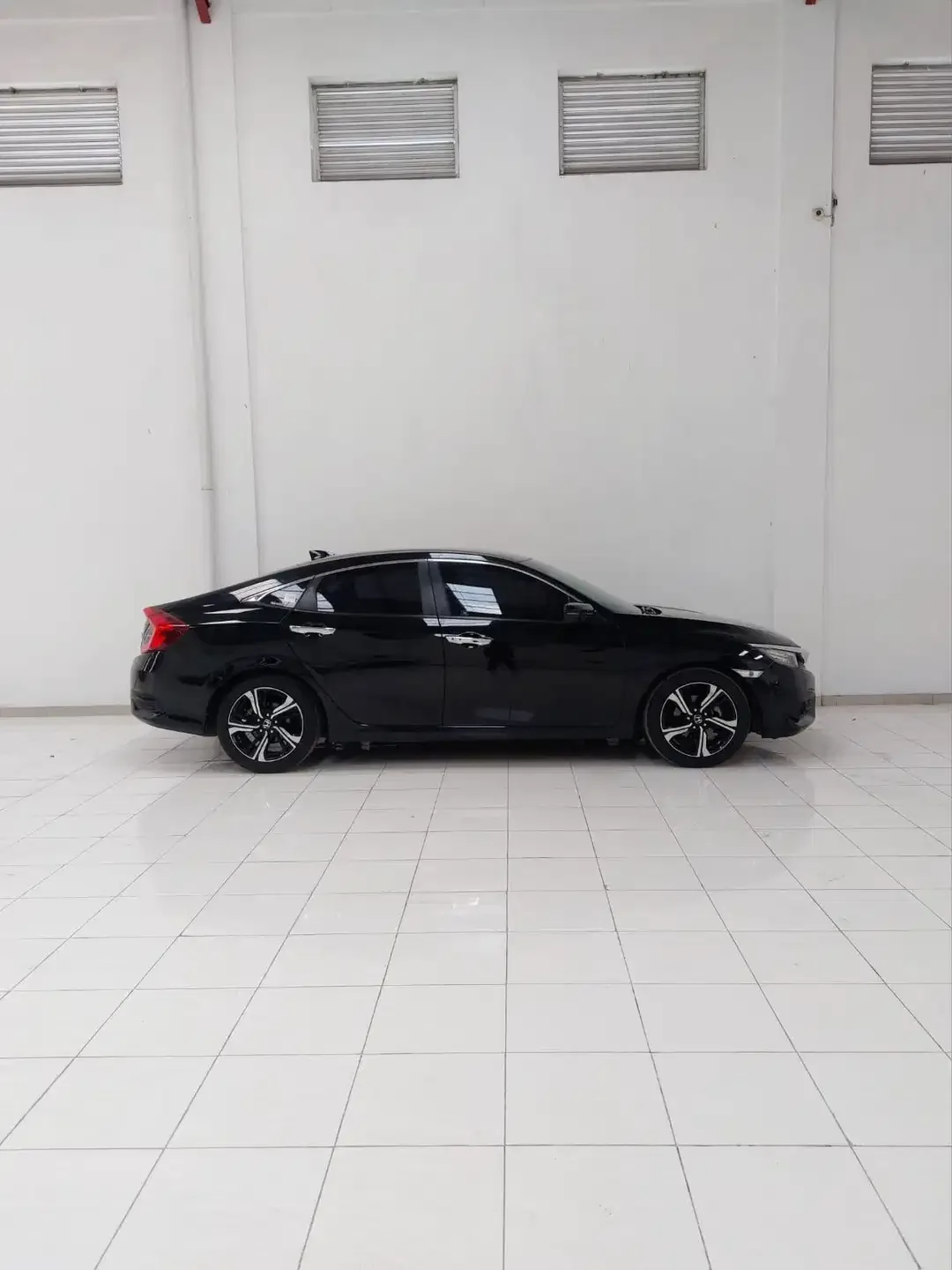 Honda Civic 1.5 Turbo Sedan 2018 - Image 4 of 10