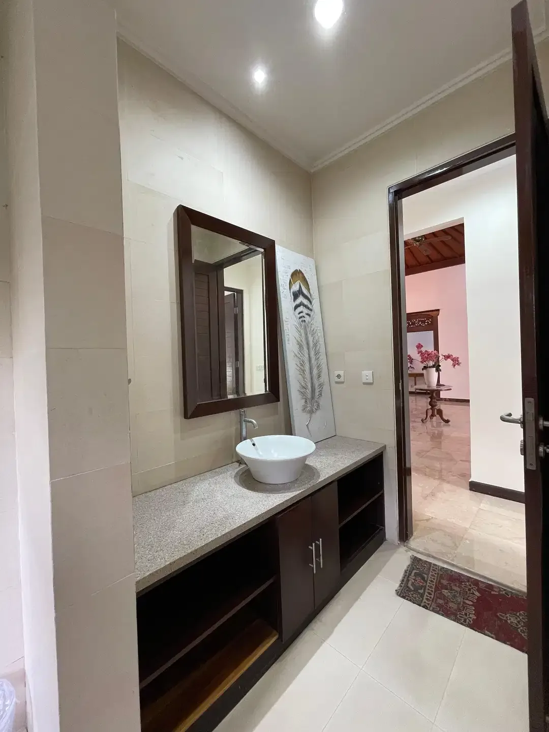 VILLA MEWAH SANGAY LUAS NYAMAN FURNISHED LOKASI STARTEGIS KE PANTAI - Image 6 of 10