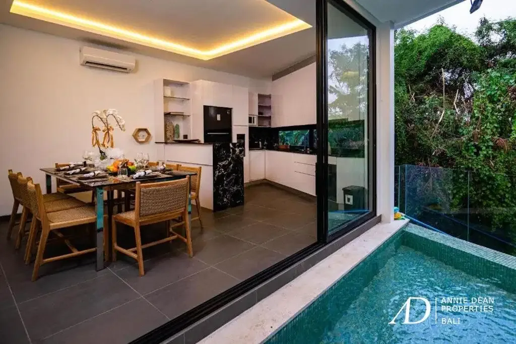 FREEHOLD | MODERN VILLA WITH ROOFTOP TERRACE IN PADONAN, CANGGU - Image 2 of 10