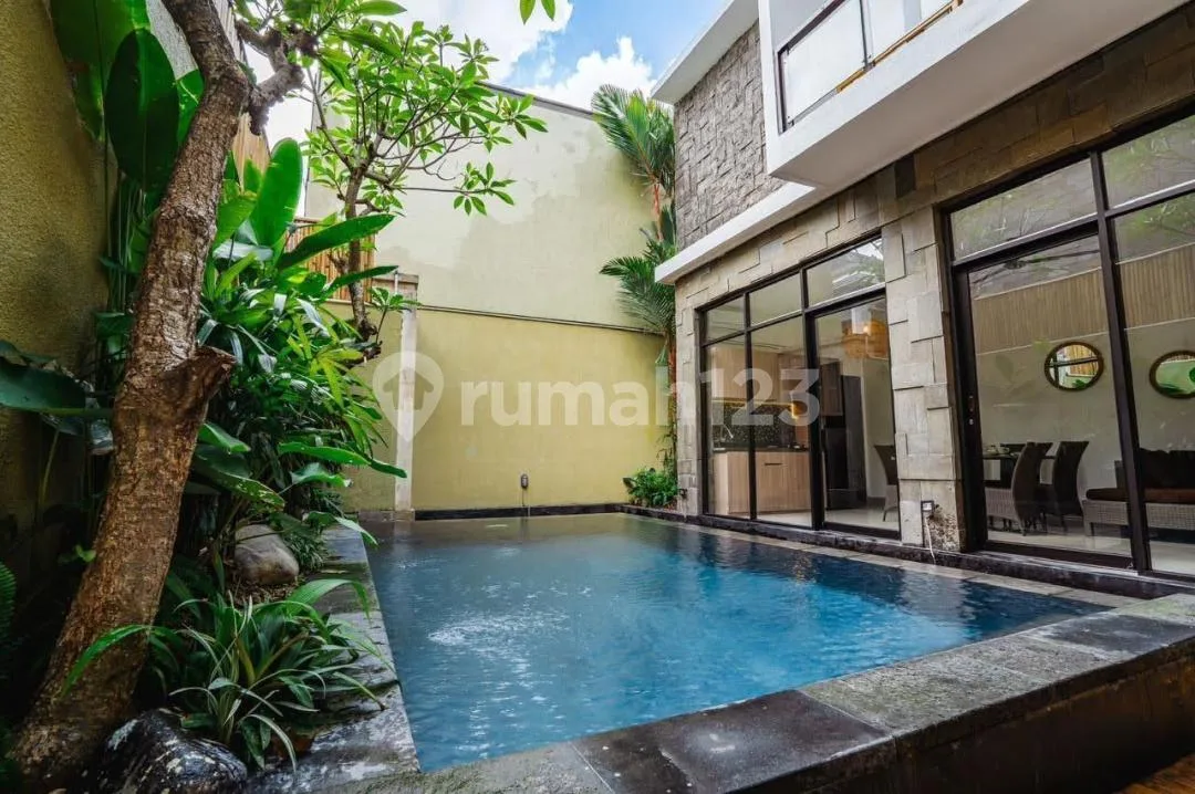 Villa dengan Fasilitas Lengkap Lokasi Strategis di Kerobokan - Image 2 of 4
