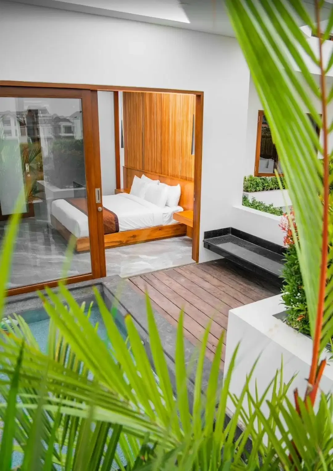 MODERN 5-BEDROOM VILLA FOR SALE – CANGGU BATUBOLONG - Image 2 of 10