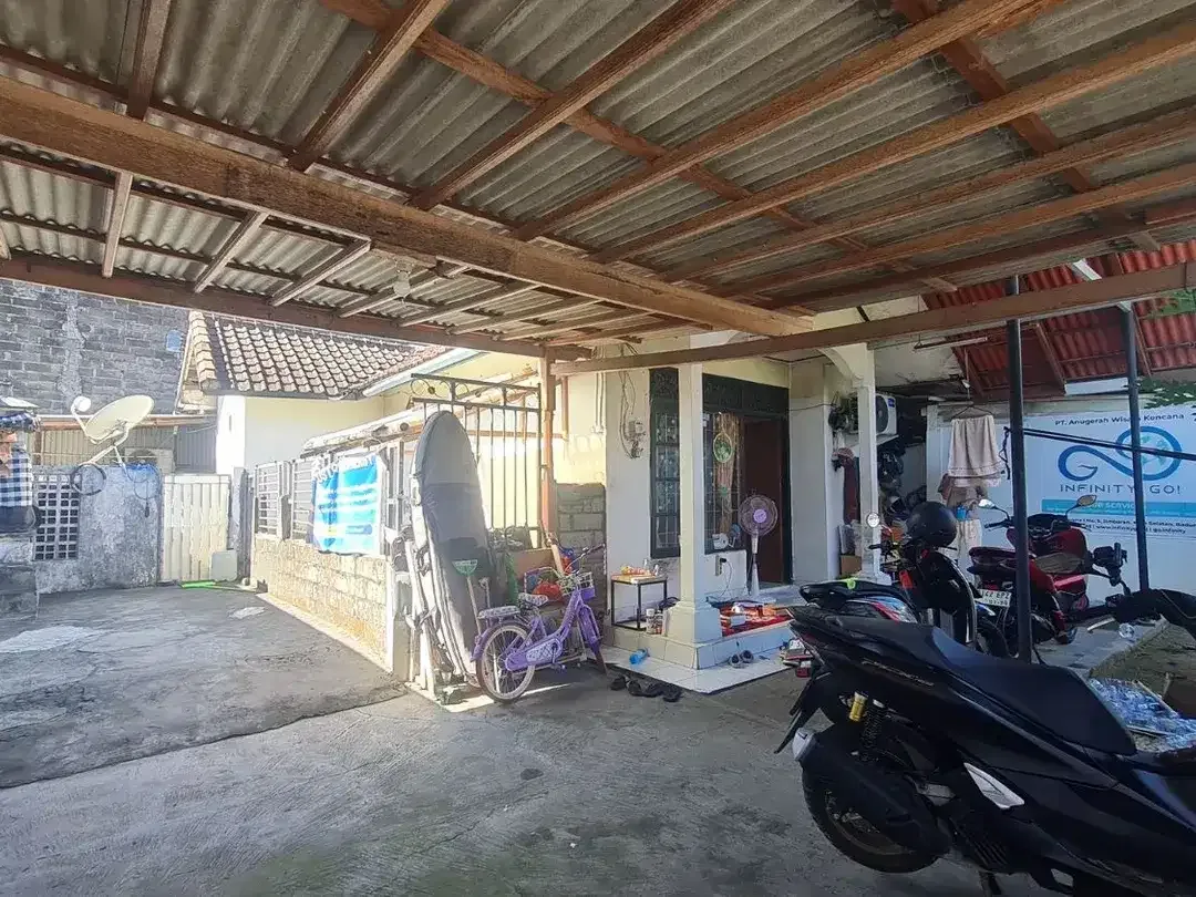 Rumah Lokasi Strategis 3 Kamar Tidur Dijual, di Taman Griya Jimbaran - Image 2 of 10