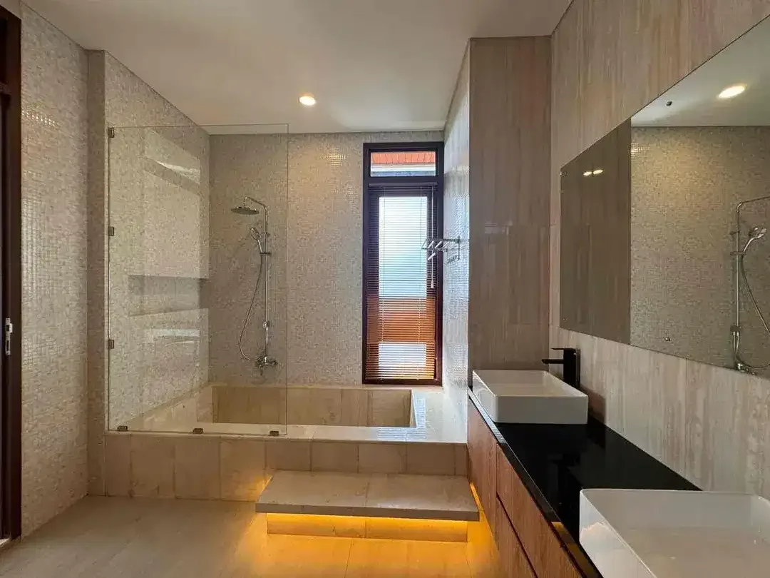 Brand New Luxury Villa 5 Bed, In Pererenan - Image 7 of 10