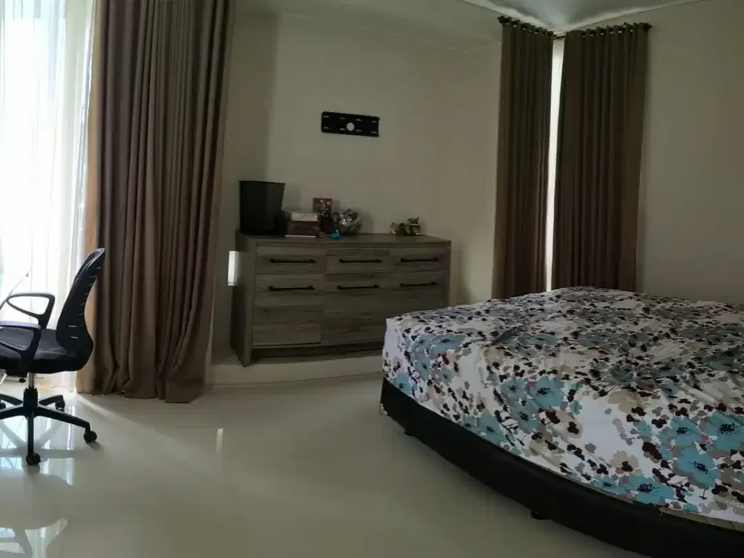 FOR SALE HUNIAN READY UNIT KAWASAN CLUSTER TERBAIK 5BR DI DENPASAR - Image 4 of 10