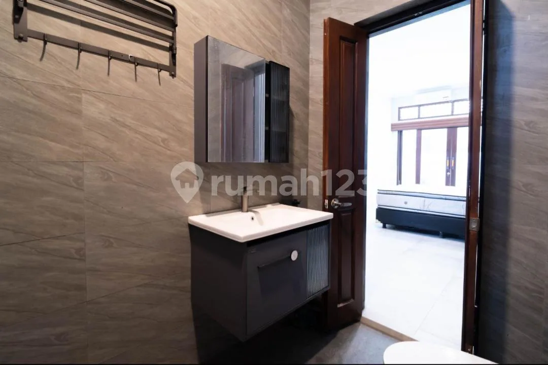 Rumah Modern Siap Huni di Area Renon Denpasar - Image 4 of 4