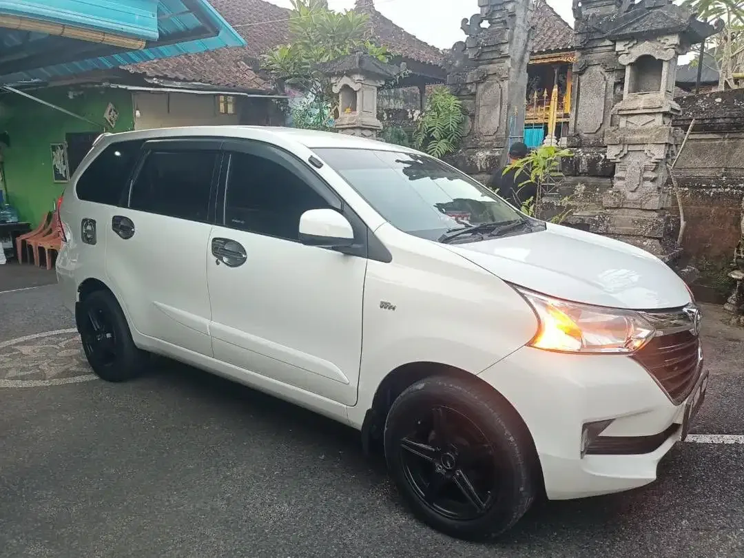 Avanza Veloz Type E 2017 Putih Manual 1.3 Asli Bali Plat Denpasar - Image 2 of 3