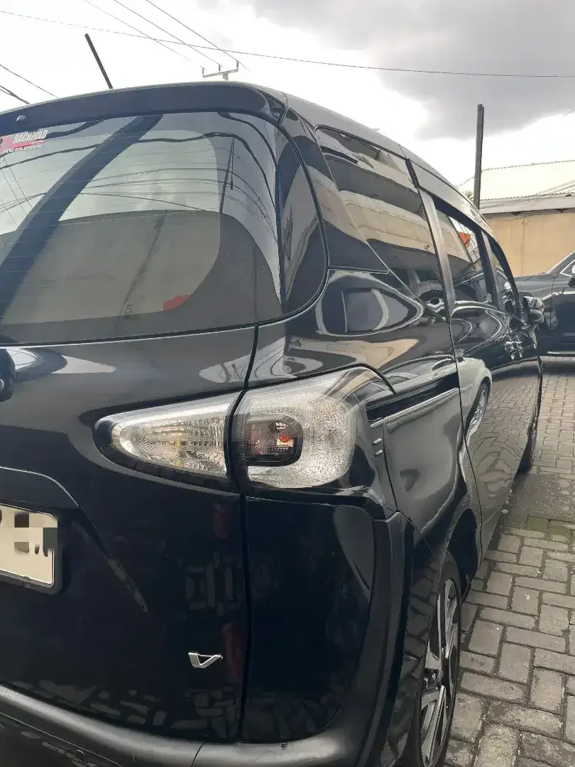 Toyota Sienta V 2017 hitam matic - Image 4 of 10