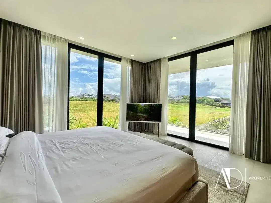FREEHOLD | ULTRA-MODERN 4-BEDROOM LUXURY VILLA IN BERAWA, CANGGU - Image 2 of 10