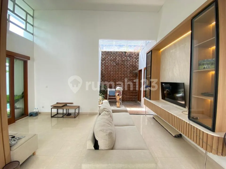 Dijual - Rumah Semi Villa di Nusa Dua, One Gate System dengan Keamanan 24 Jam, Dekat dengan Tol Bali Mandara - Image 4 of 4