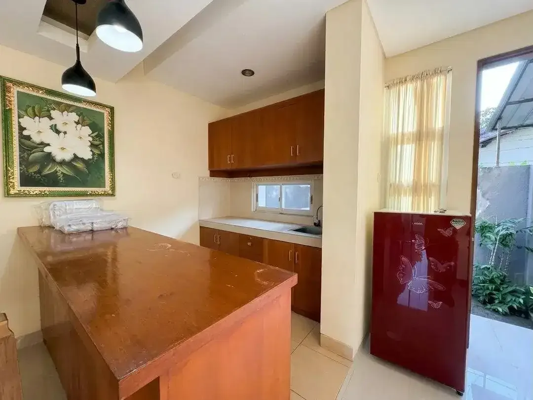 DISEWAKAN RUMAH 2 LANTAI 1BR – RENON, DENPASAR - MONTHLY/YEARLY - Image 2 of 10