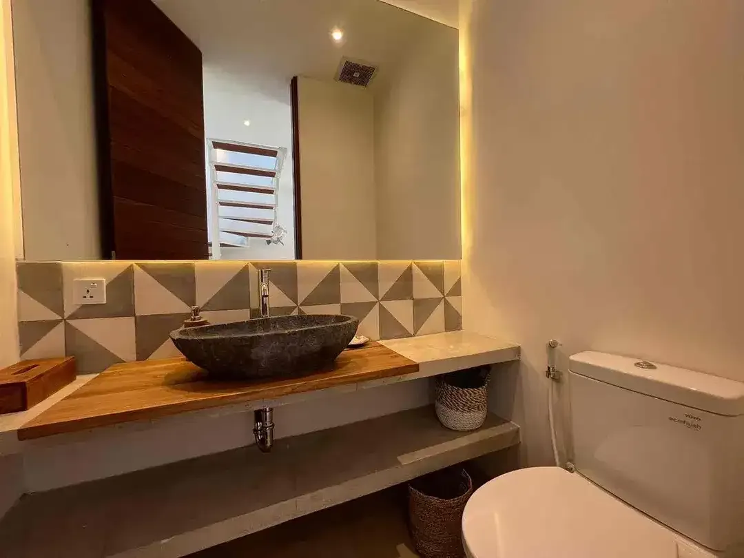 LUXURY 3 BEDROOMS STRATEGI AND PRIME LOCATION A HEAT OF BERAWA CANGGU - Image 2 of 10