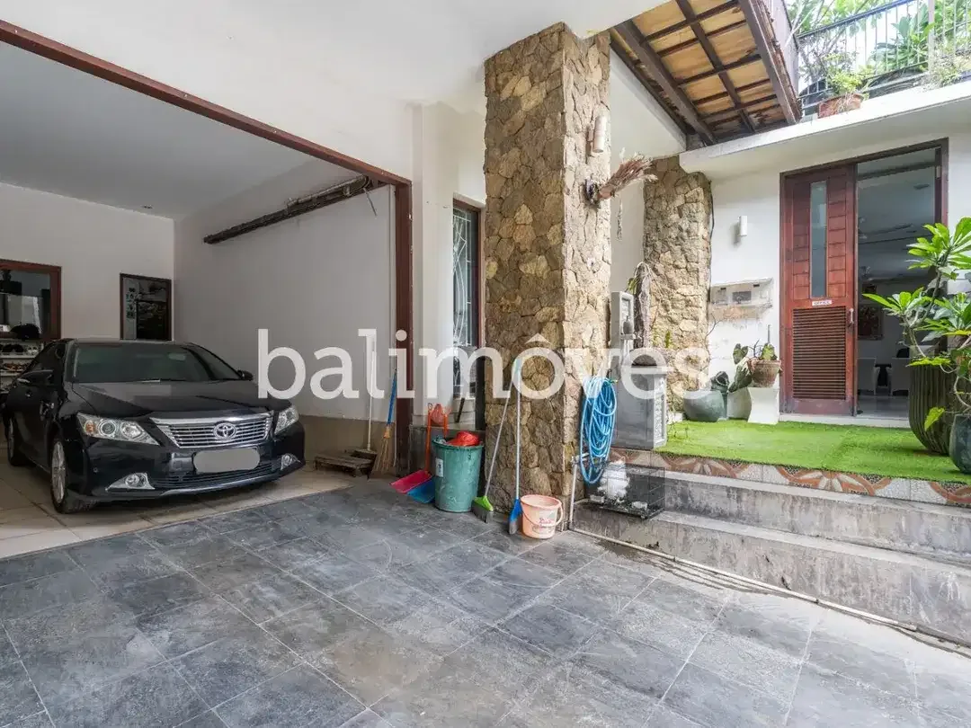 Dijual Villa Lima Kamar Tidur Hak Milik di Renon - Image 2 of 10