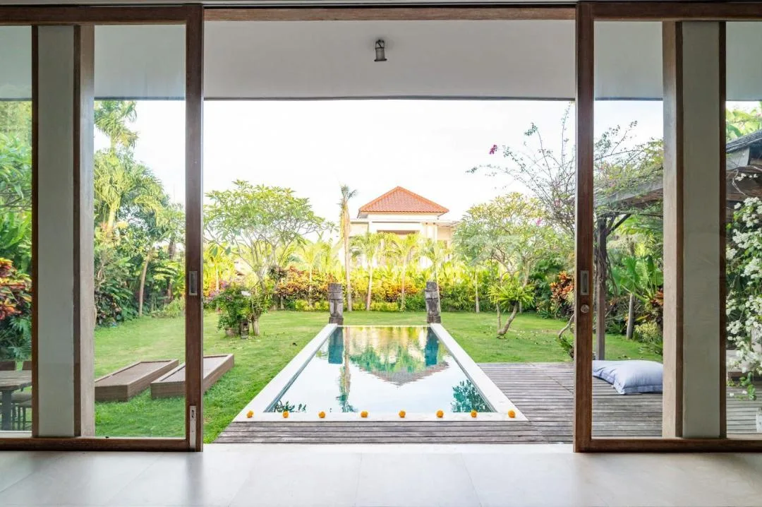 Villa 5 Kamar Taman Luas Berawa Canggu #8438 - Image 2 of 4