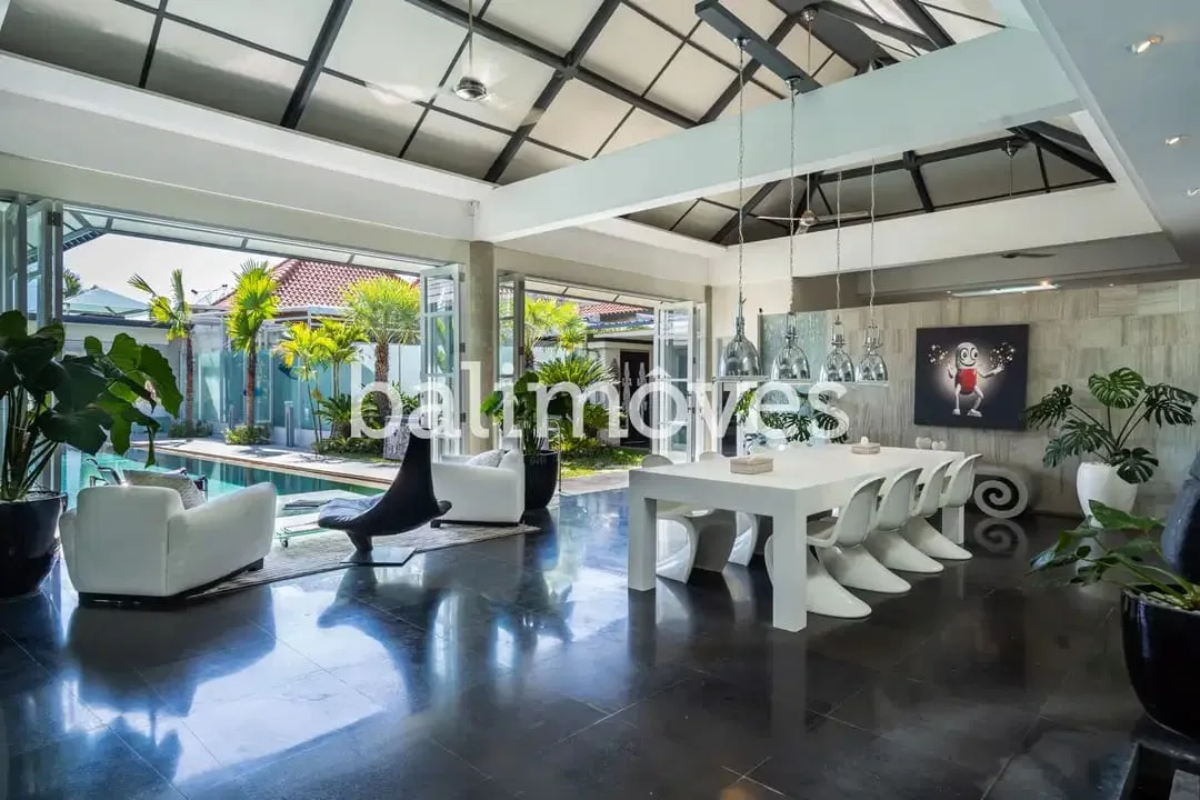 Villa Luas Empat Kamar Tidur Di Tepi Pantai Sanur - Image 10 of 10
